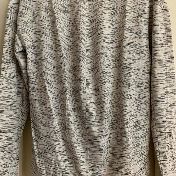 Pre-loved Lululemon Long Distance Long Sleeves - Picture 2 of 4